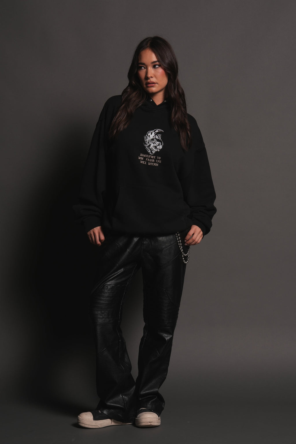 Flame Skull Pierce Hoodie in Black — imagem 11