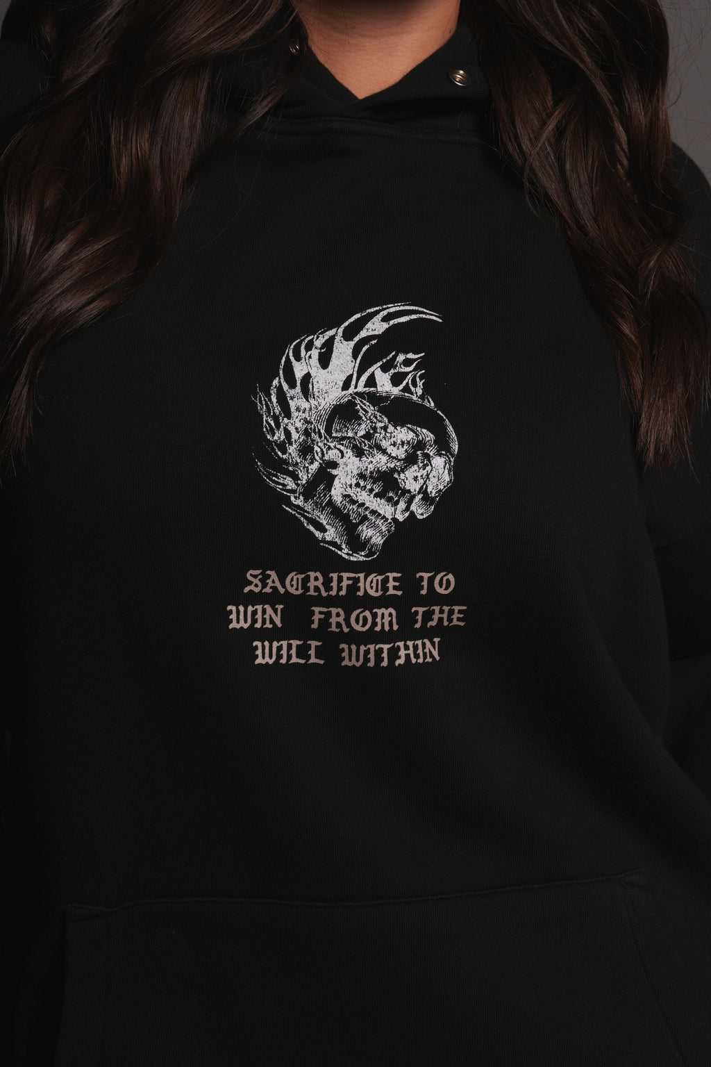 Flame Skull Pierce Hoodie in Black — imagem 13