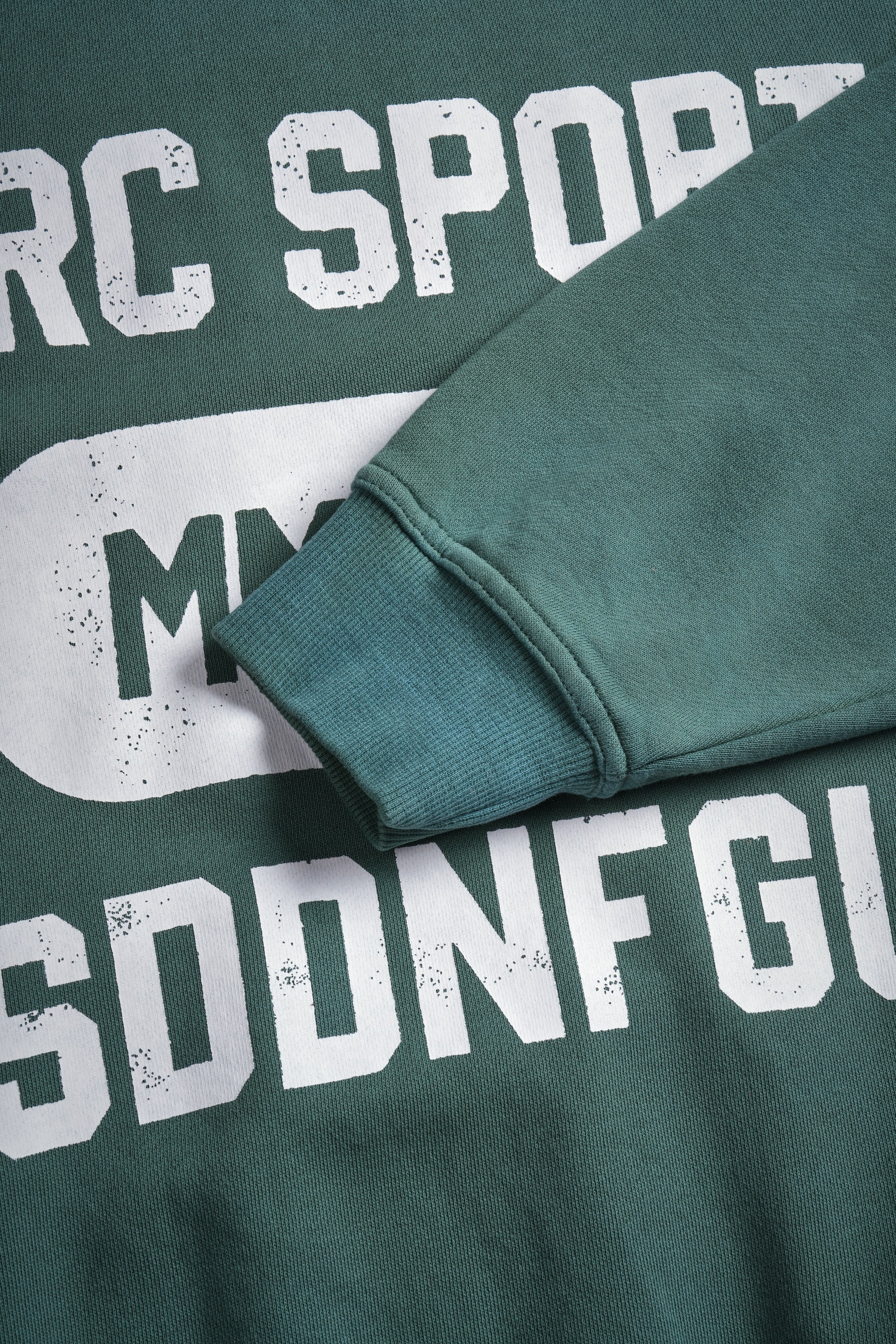 Wolves Forever London Unisex Crewneck in Hunter Green Driftwash — imagem 7