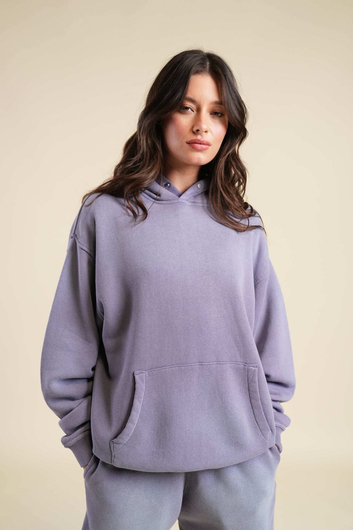 Back Cursive Wolves "Pierce" Hoodie in Iris Sun Fade — imagem 2
