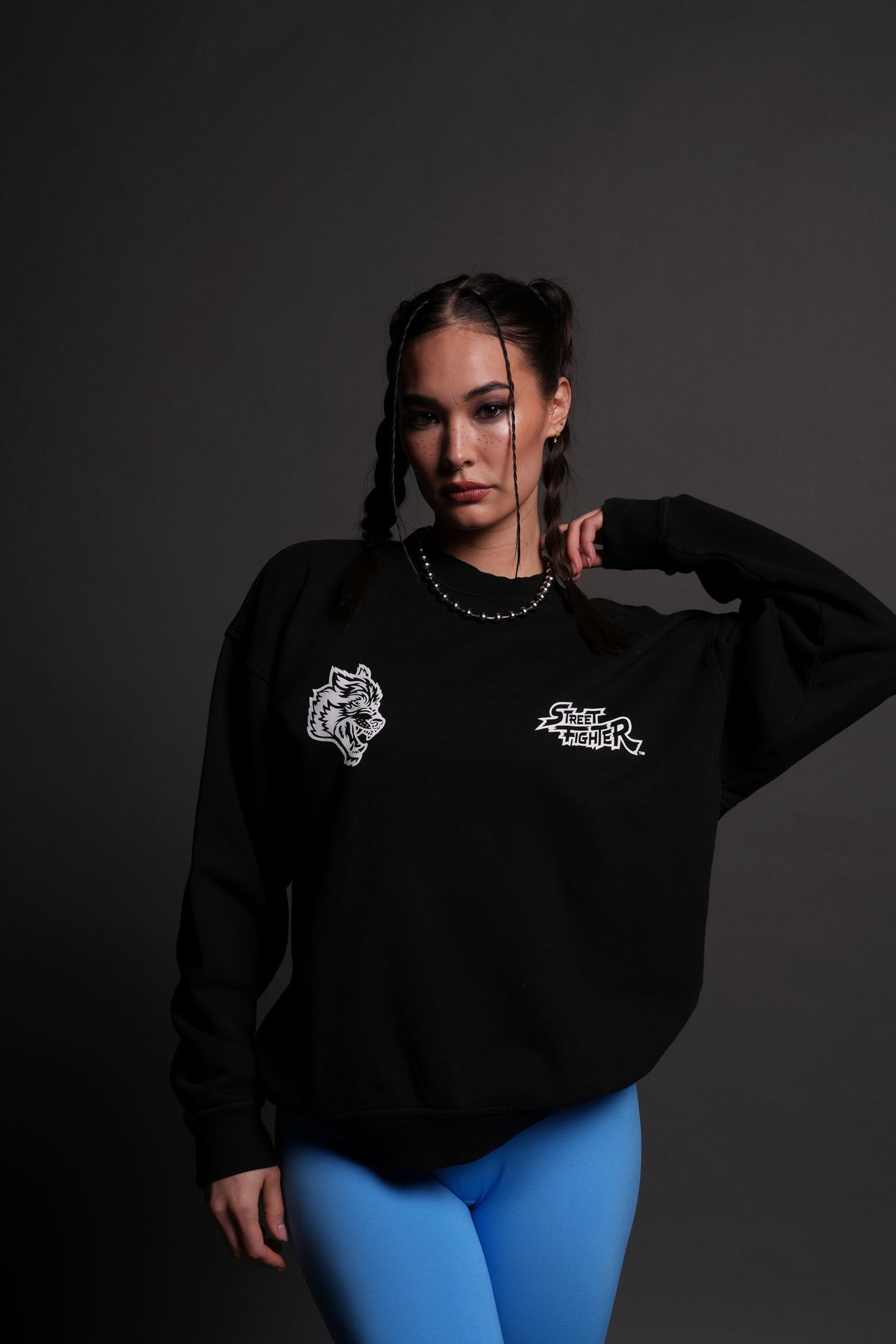 Final Boss Unisex London Crewneck in Black - imagem 4
