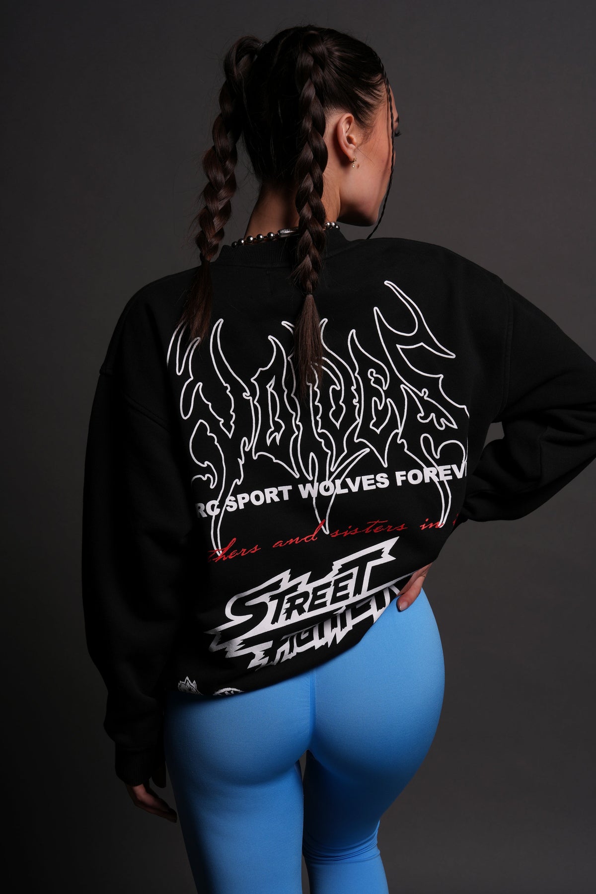 Final Boss Unisex London Crewneck in Black - imagem 5