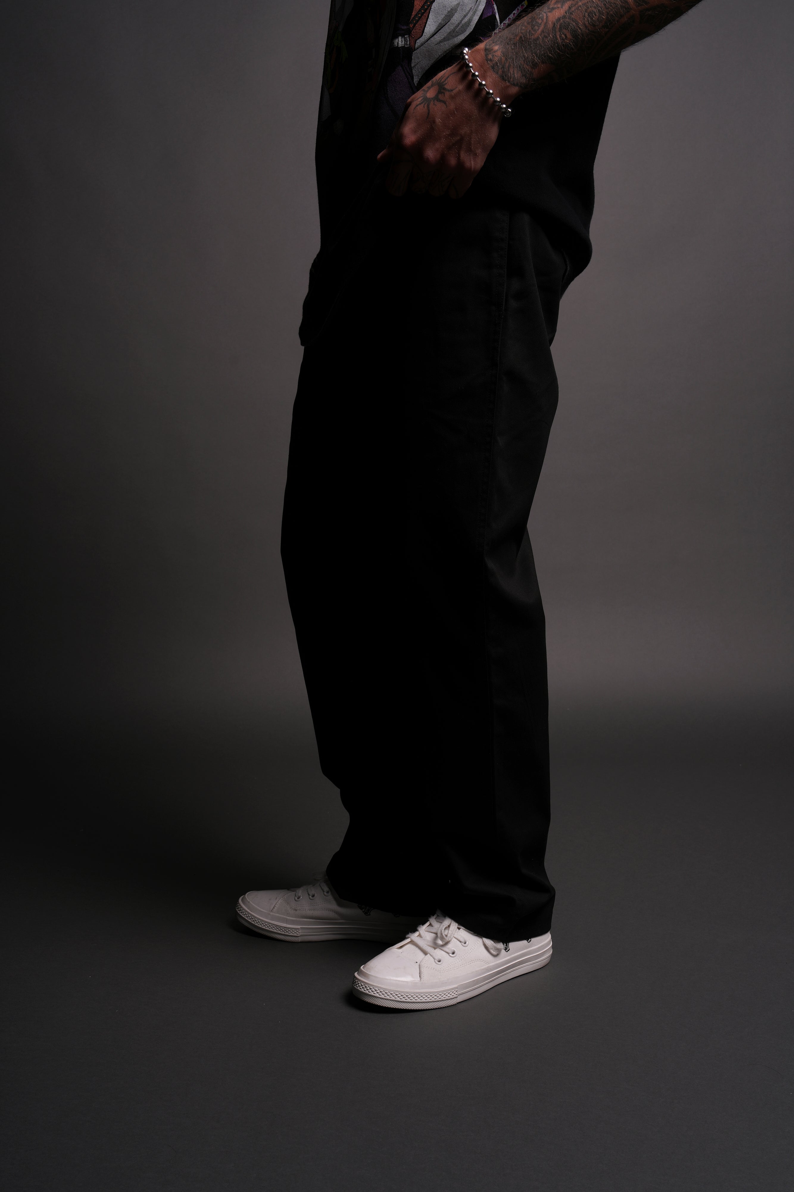 Wolf Chopper Pip Pants in Black — imagem 6