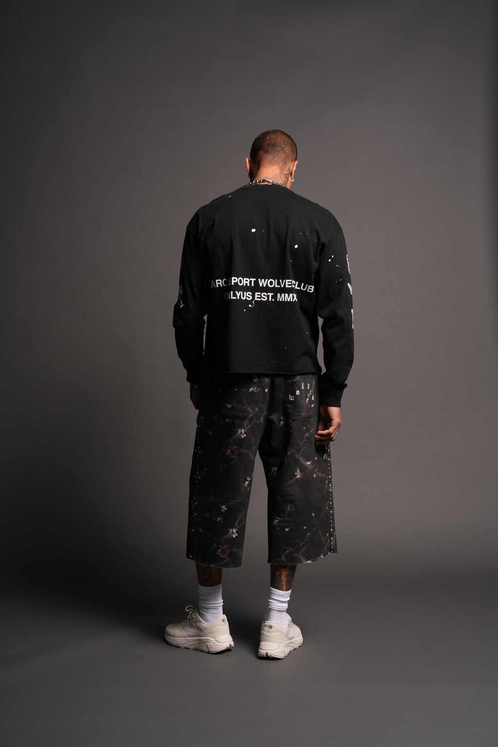 Club Core Grunge Mid Length Raw Hem Ls Tee In Black - imagem 6