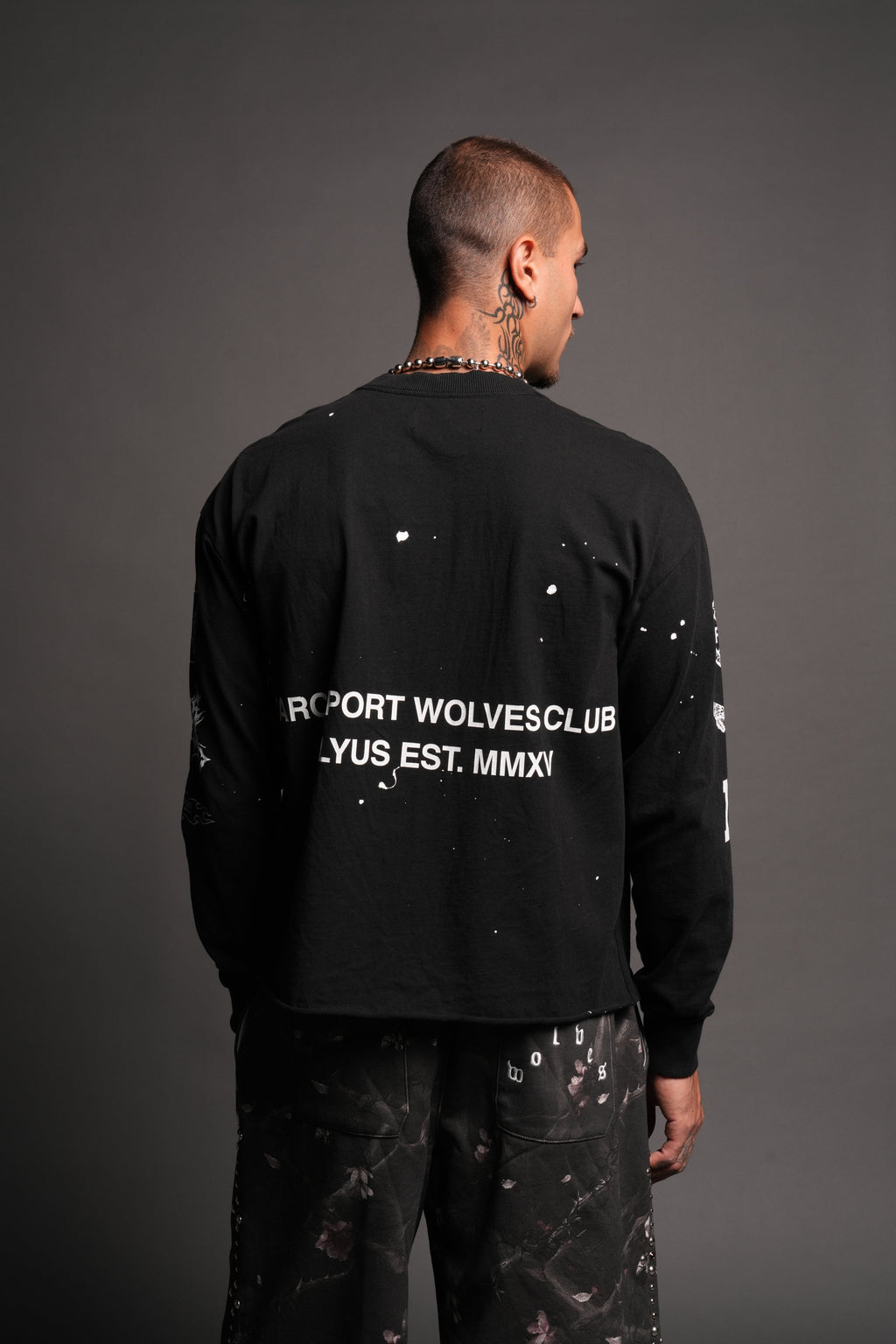 Club Core Grunge Mid Length Raw Hem Ls Tee In Black - imagem 2