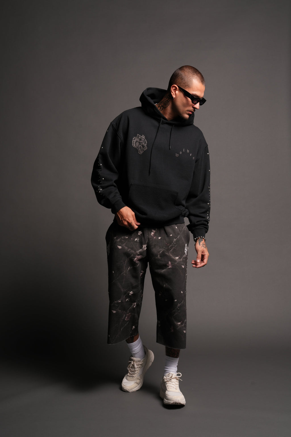 Wolves Heritage Grunge Moatis Hoodie In Black - imagem 5