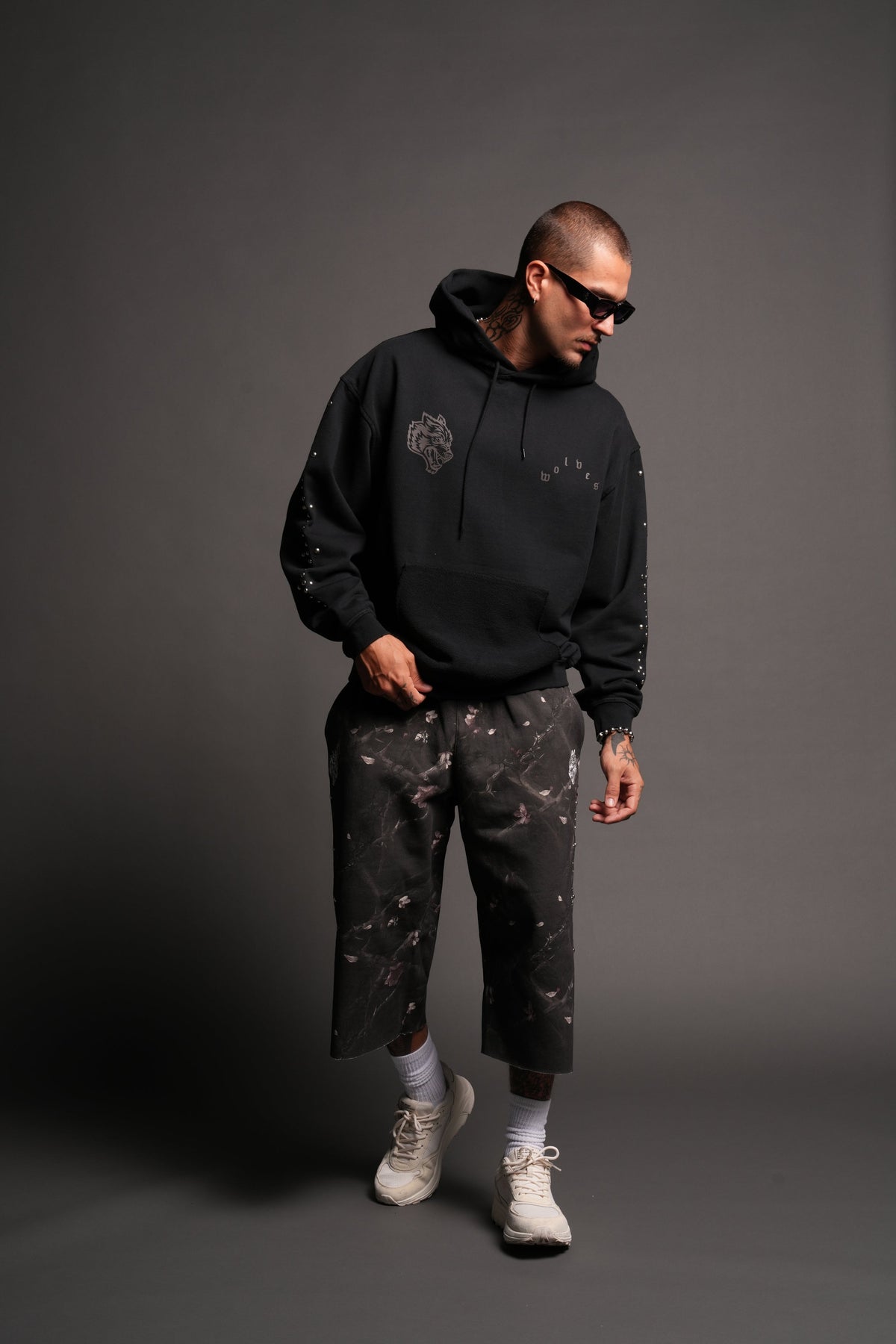 Wolves Heritage Grunge Moatis Hoodie In Black - imagem 5