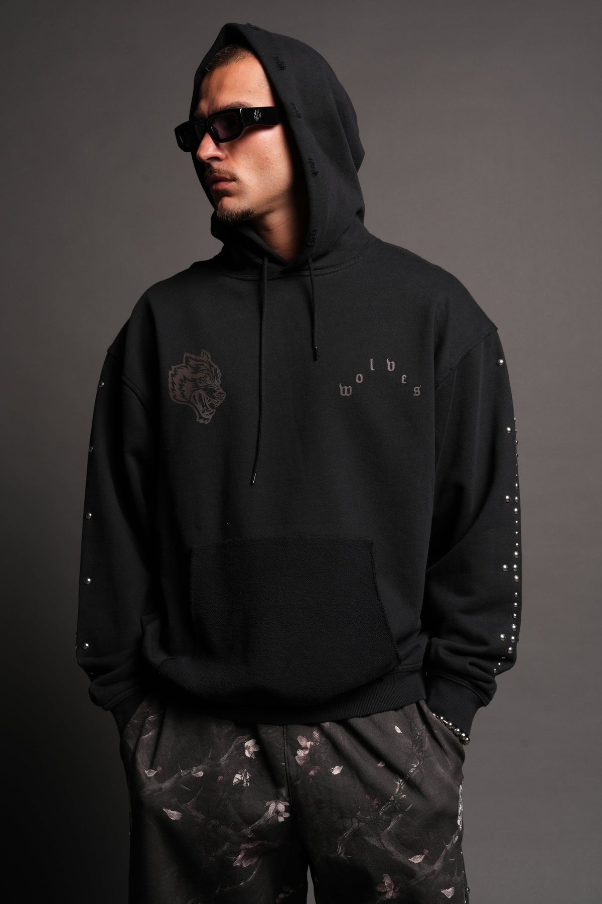 Wolves Heritage Grunge Moatis Hoodie In Black - imagem 4