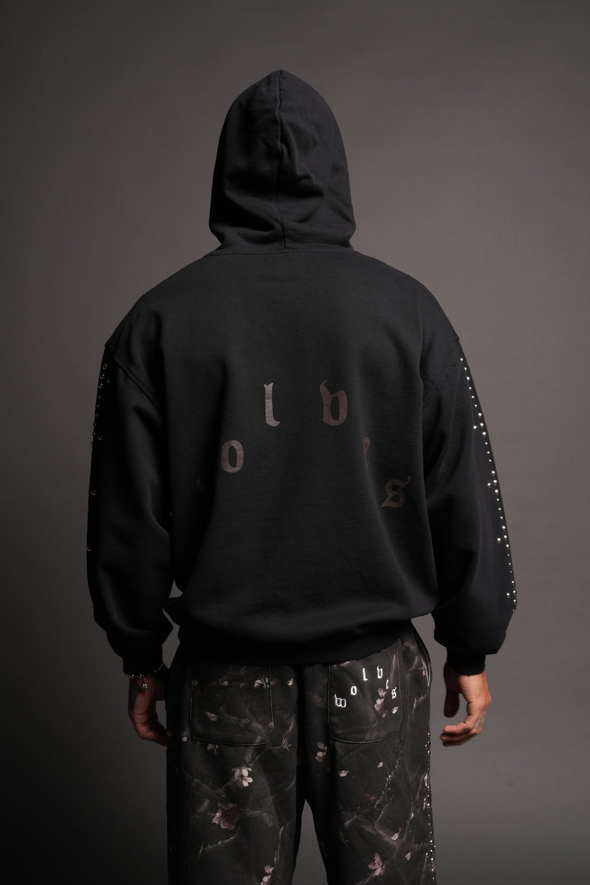Wolves Heritage Grunge Moatis Hoodie In Black - imagem 2