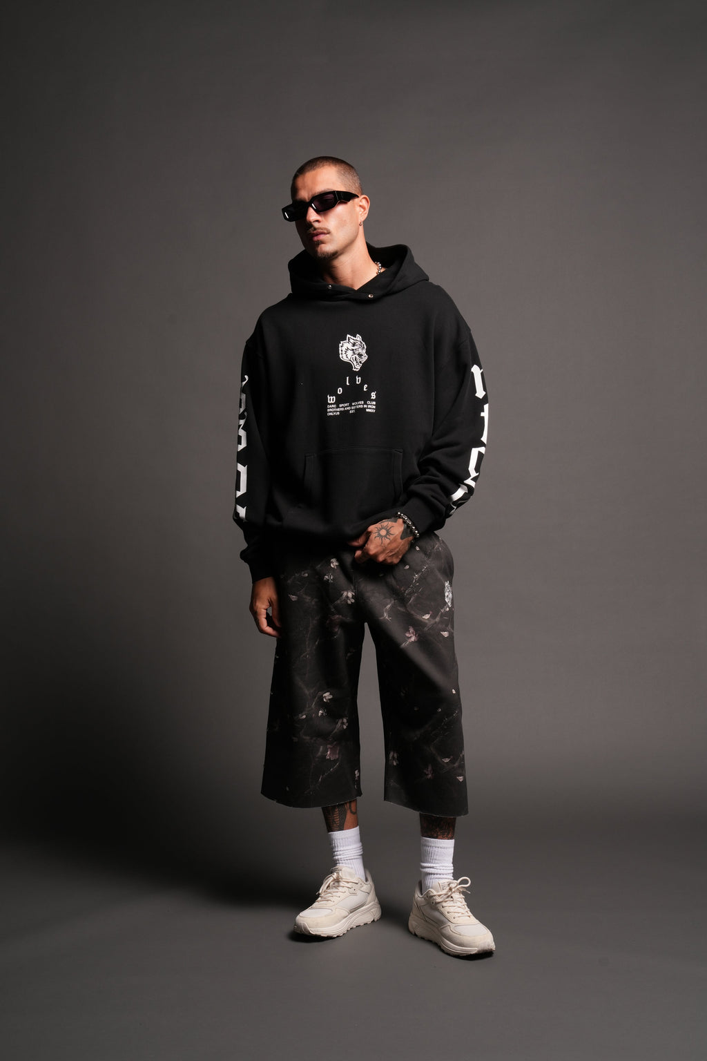 Big Wolf Head Pierce Hoodie In Black - imagem 6
