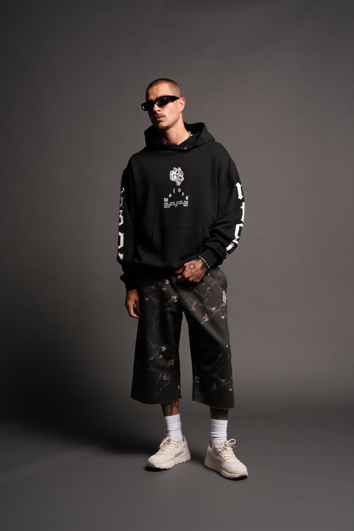 Big Wolf Head Pierce Hoodie In Black - imagem 6