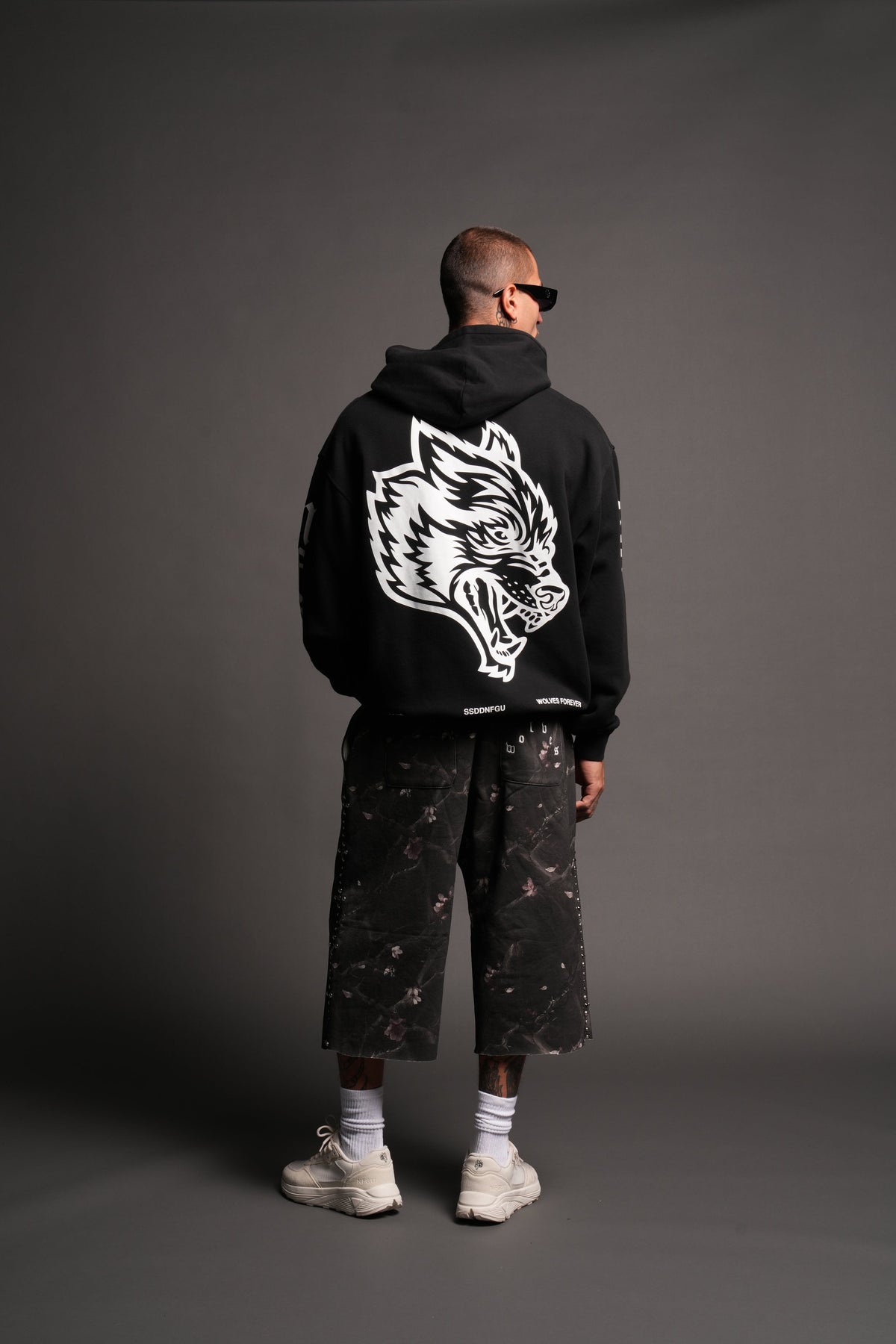 Big Wolf Head Pierce Hoodie In Black - imagem 2