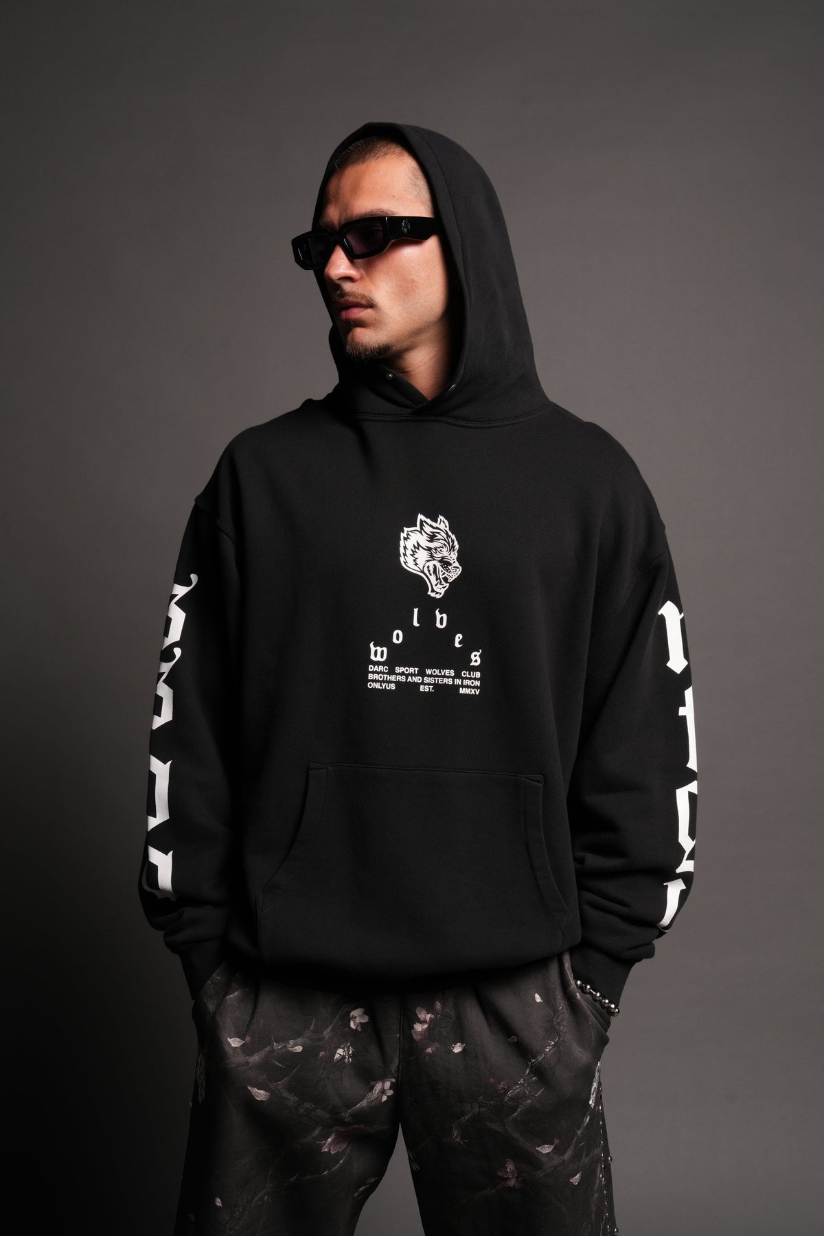 Big Wolf Head Pierce Hoodie In Black - imagem 5
