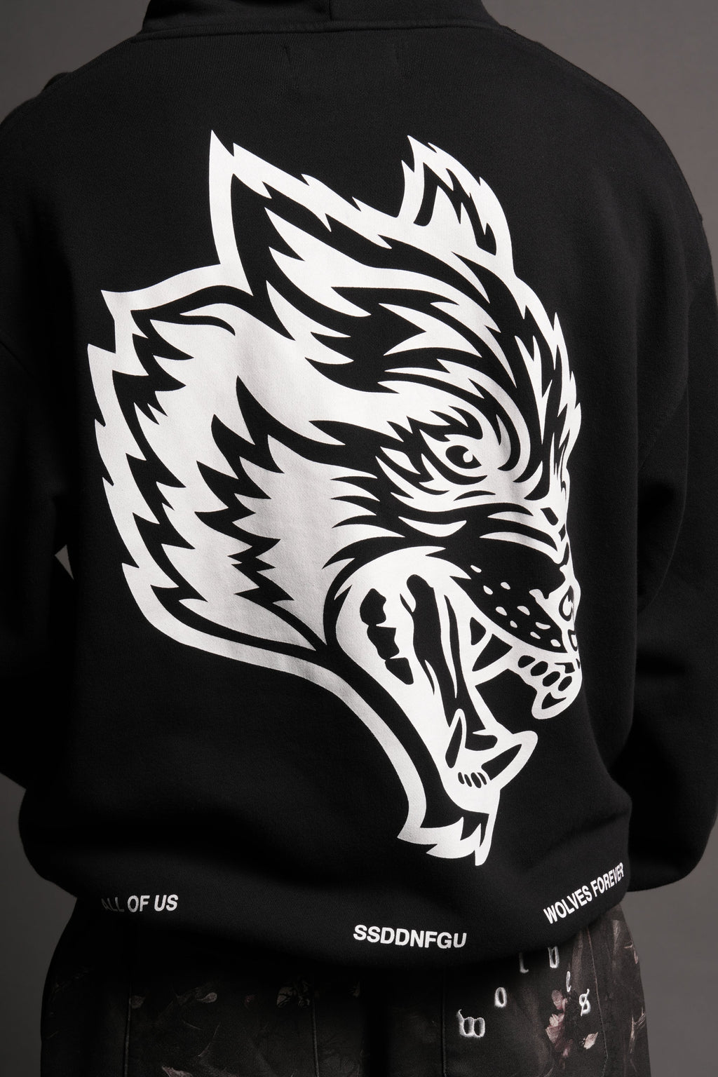 Big Wolf Head Pierce Hoodie In Black - imagem 8