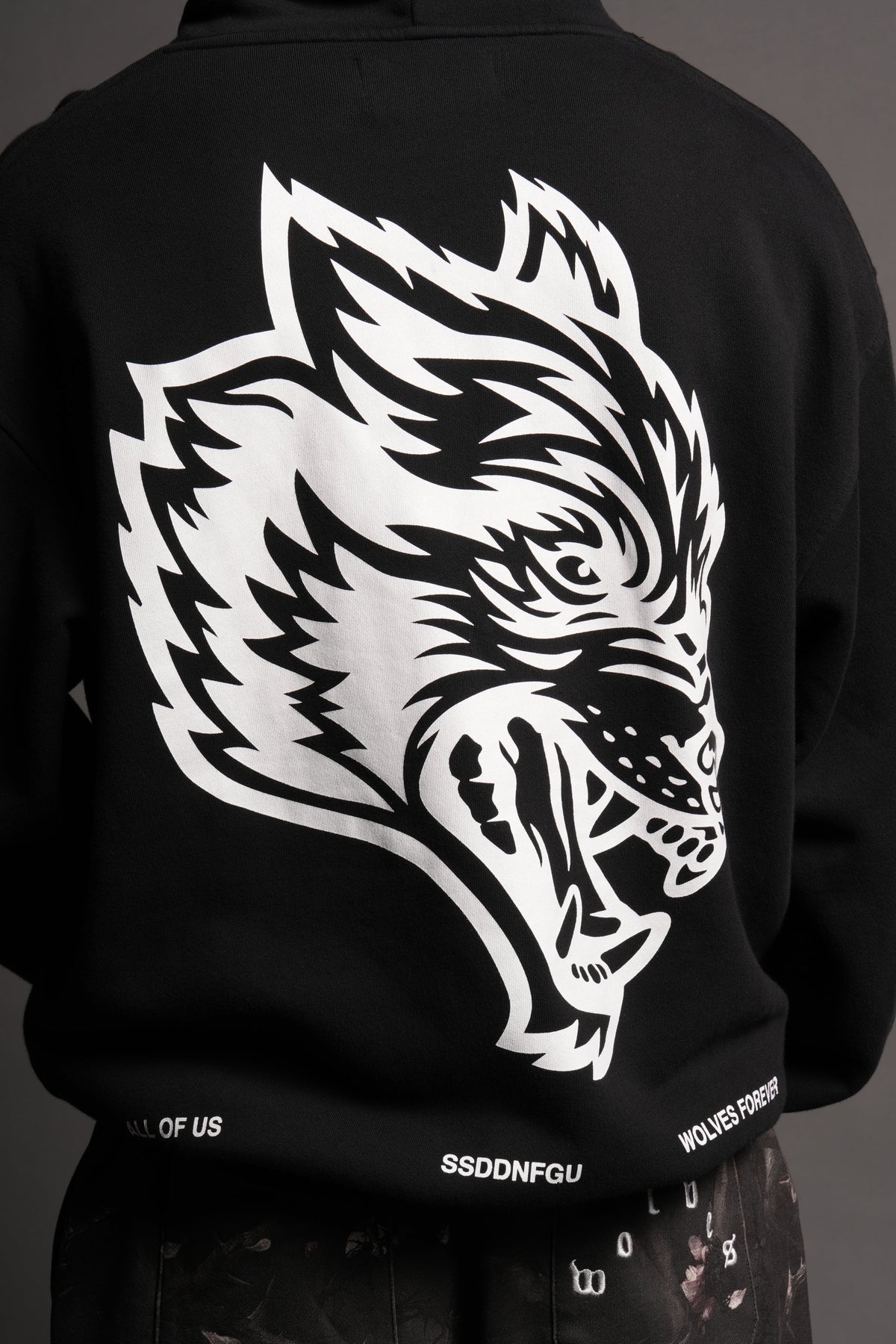 Big Wolf Head Pierce Hoodie In Black - imagem 8