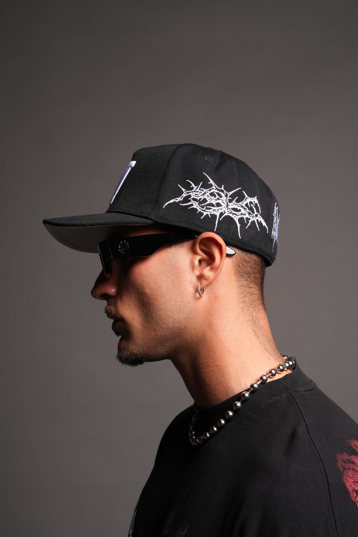 Thorns Fitted 5 Panel Cap In Black - imagem 4