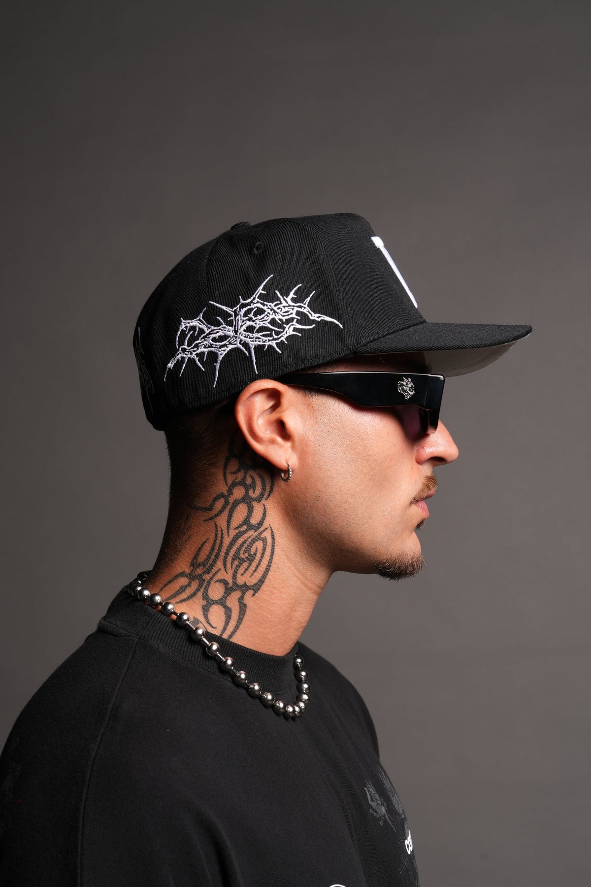 Thorns Fitted 5 Panel Cap In Black - imagem 5