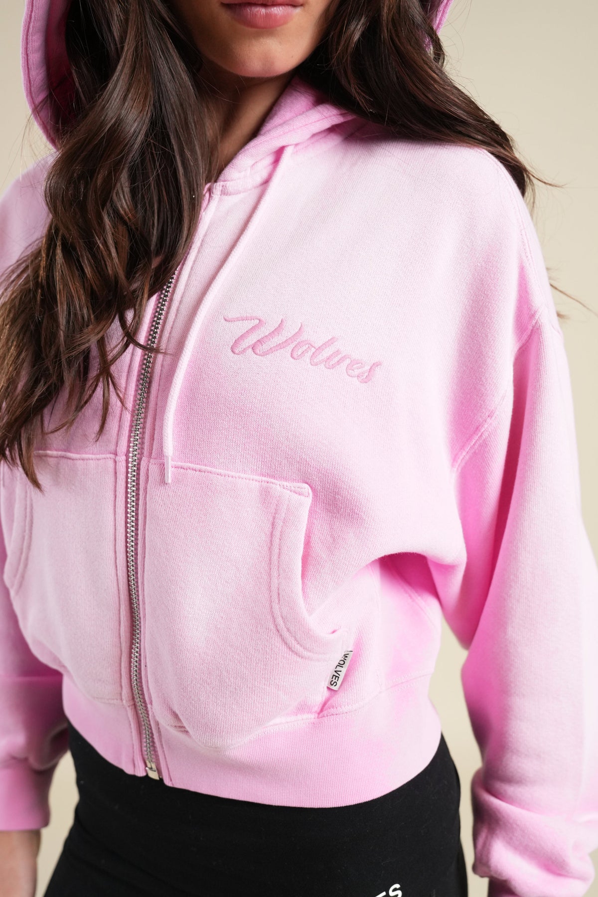 Cursive Wolves "Sage" Cropped Zip Hoodie in Pink Pearl Sun Fade — imagem 3