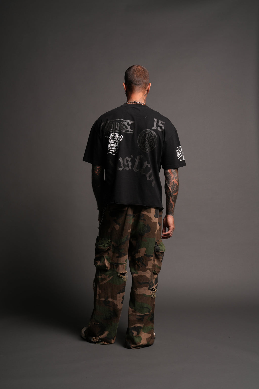 Flash Core Grunge Mid Length Raw Hem Tee In Black - imagem 6