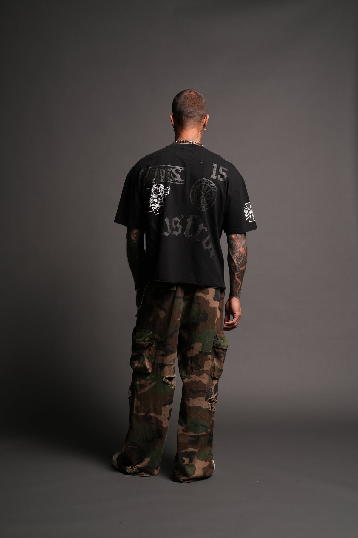 Flash Core Grunge Mid Length Raw Hem Tee In Black - imagem 6