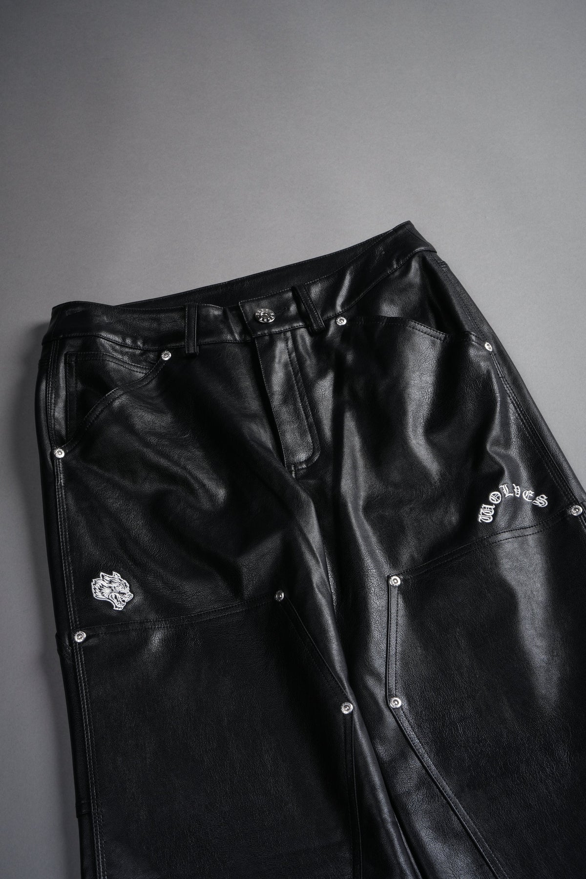 Wolf Chopper Ryder Faux Leather Pants in Black - imagem 8