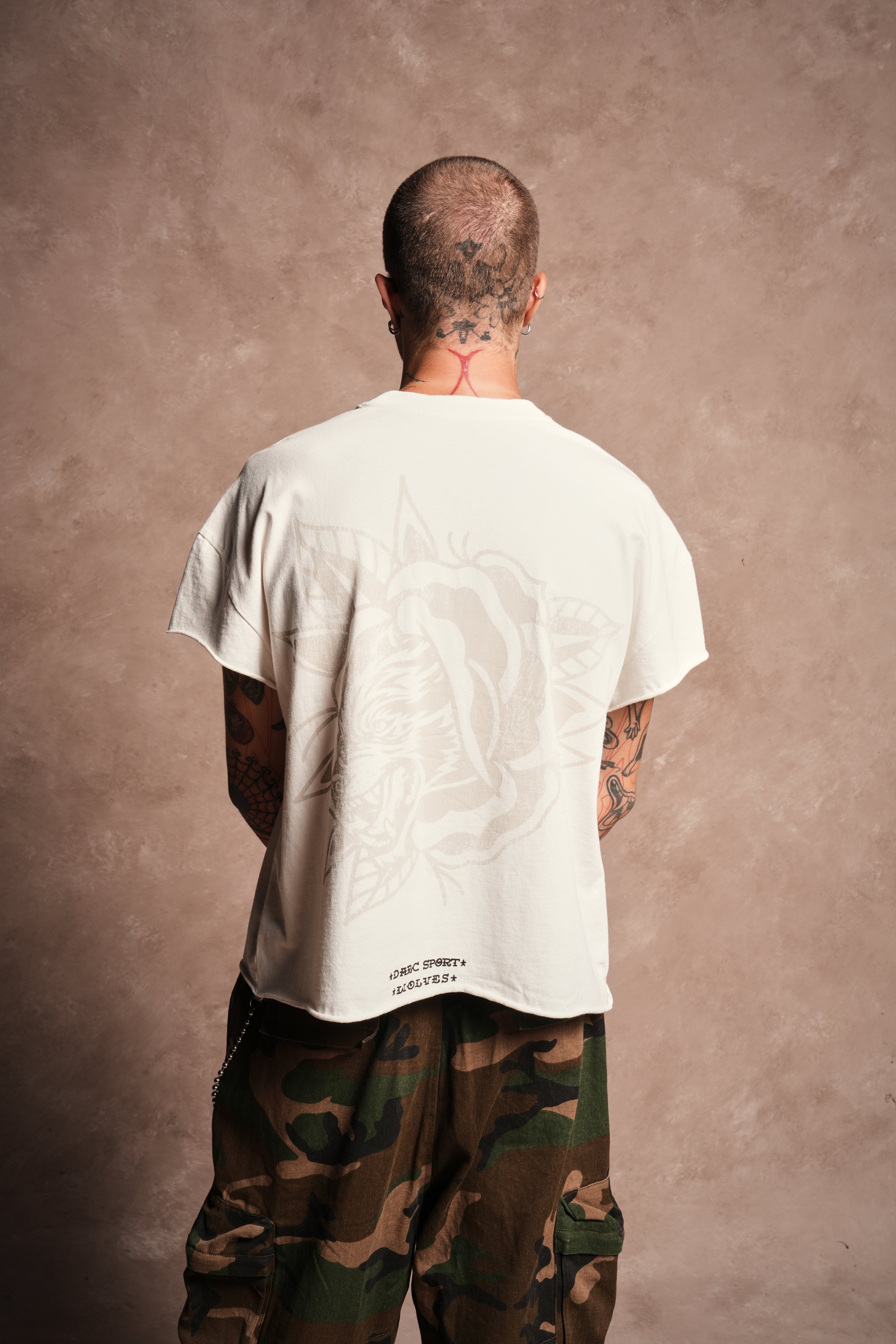 Wolf Head Rose Distressed Grunge Mid Length Raw Hem Cap Sleeve Tee in Cream