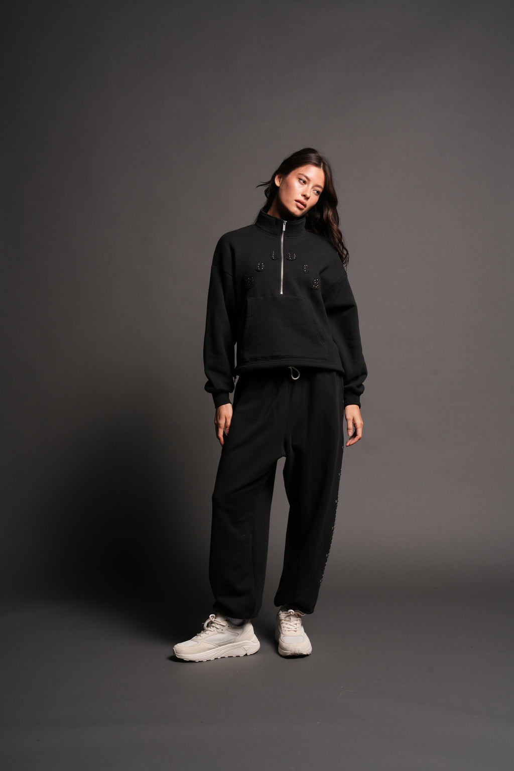 Stud Pyramid She Everson Mockneck Sweater In Black - imagem 3
