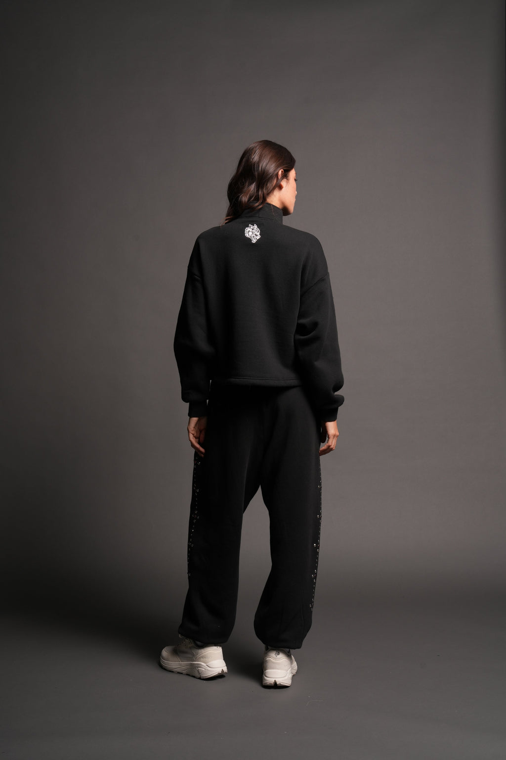 Stud Pyramid She Everson Mockneck Sweater In Black - imagem 4