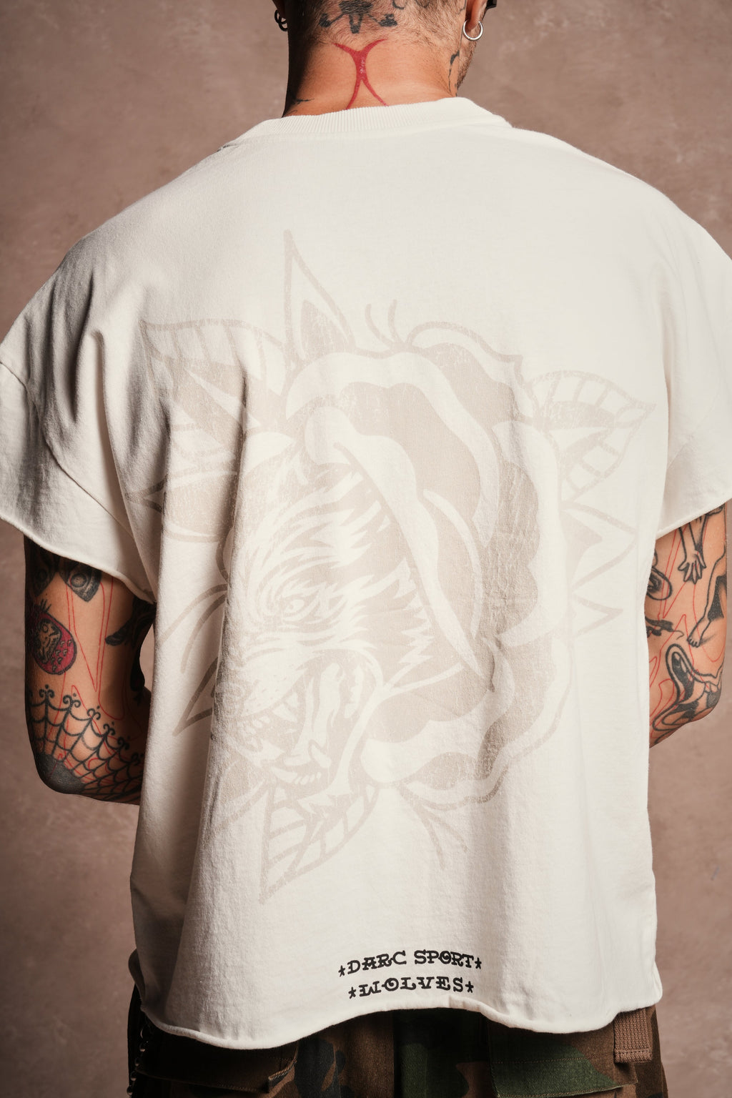 Wolf Head Rose Distressed Grunge Mid Length Raw Hem Cap Sleeve Tee in Cream