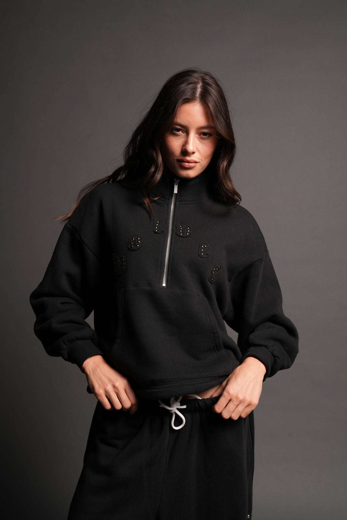 Stud Pyramid She Everson Mockneck Sweater In Black - imagem 1