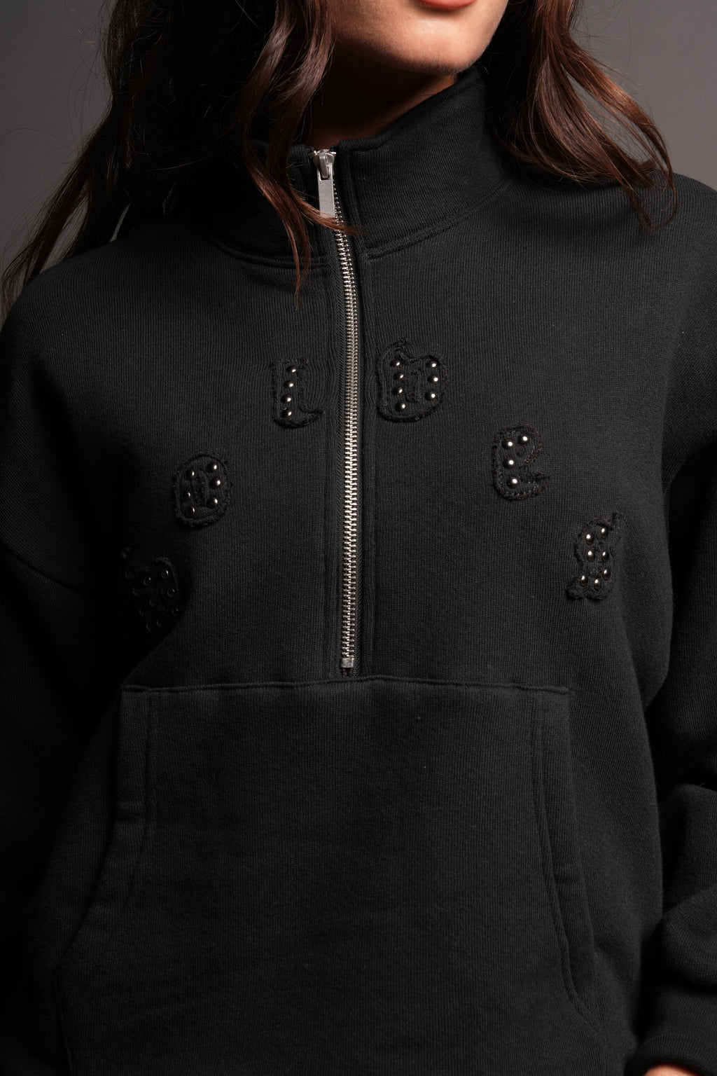 Stud Pyramid She Everson Mockneck Sweater In Black - imagem 5