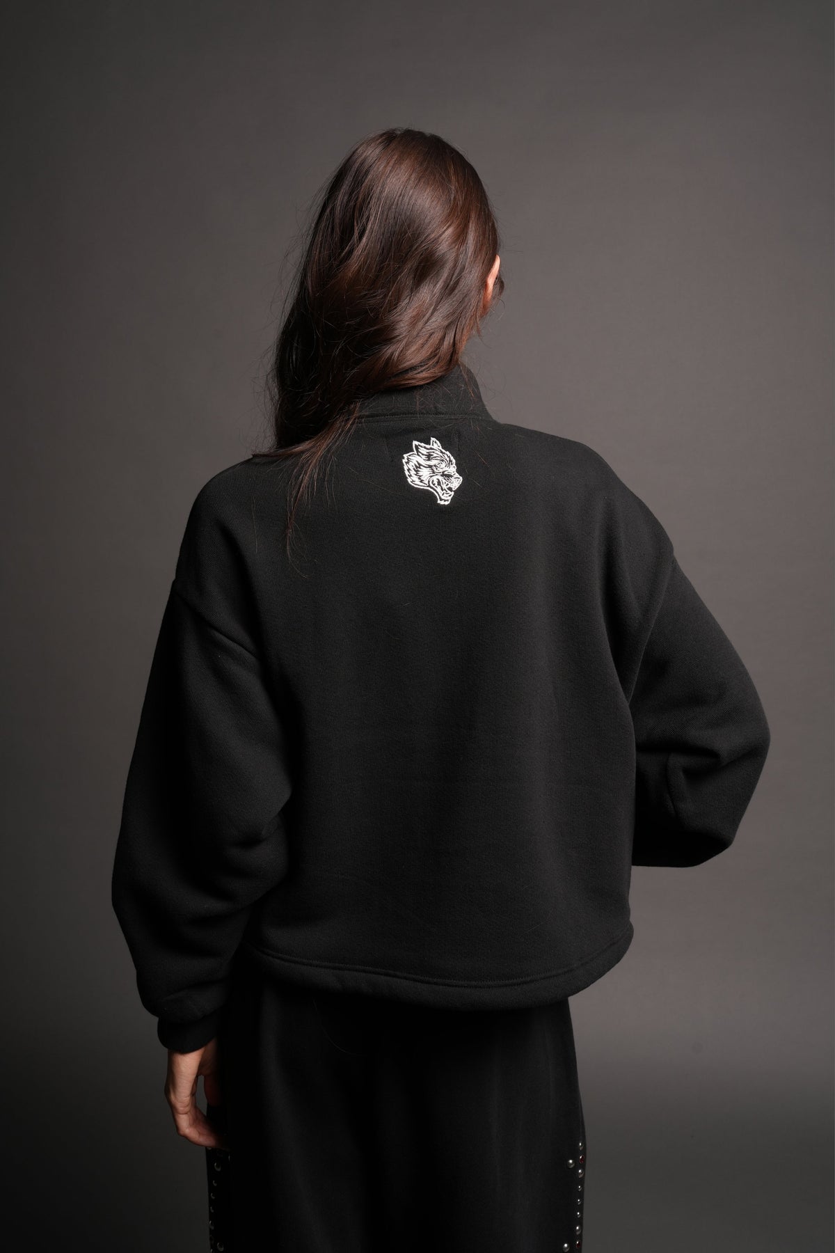 Stud Pyramid She Everson Mockneck Sweater In Black - imagem 2