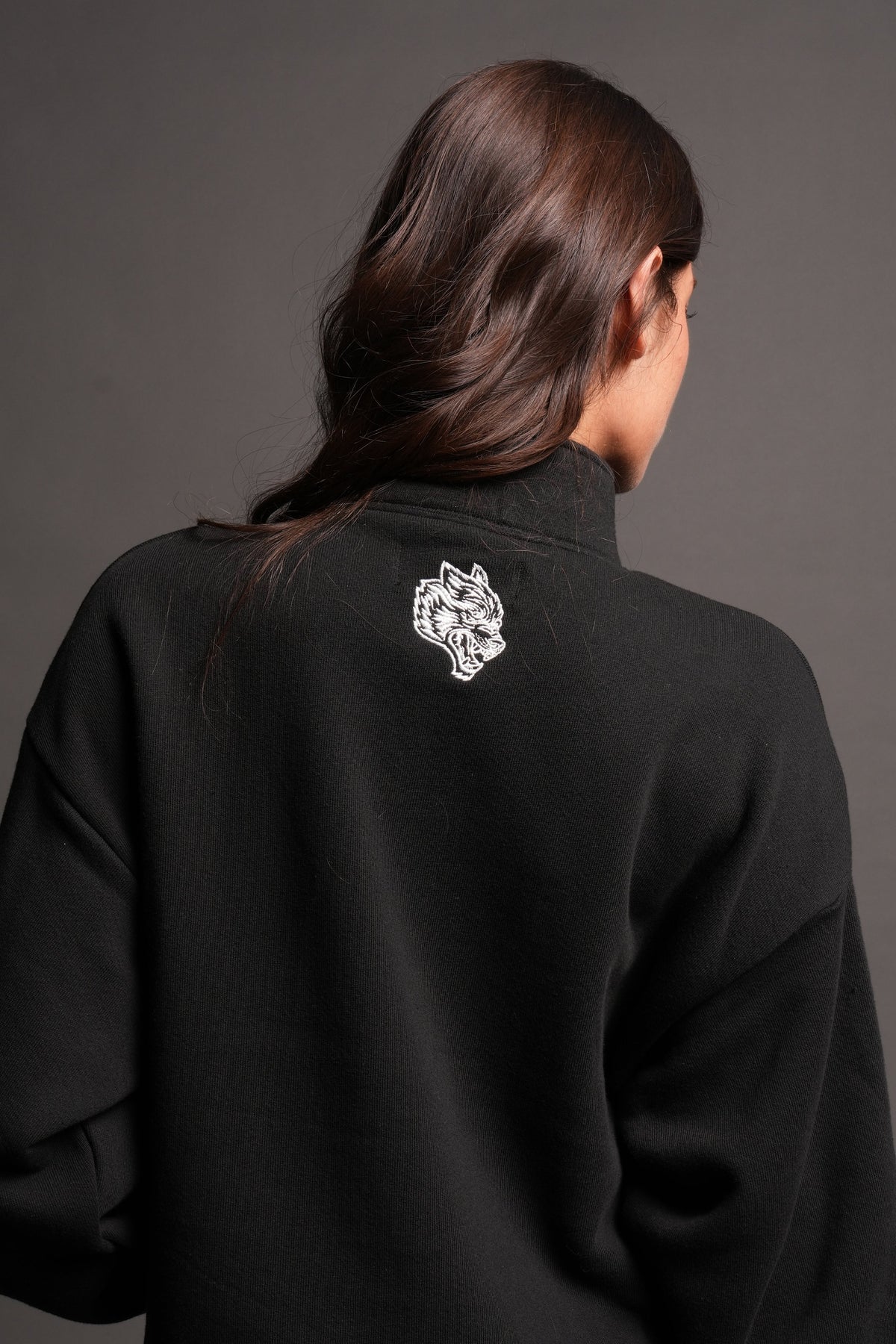 Stud Pyramid She Everson Mockneck Sweater In Black - imagem 6