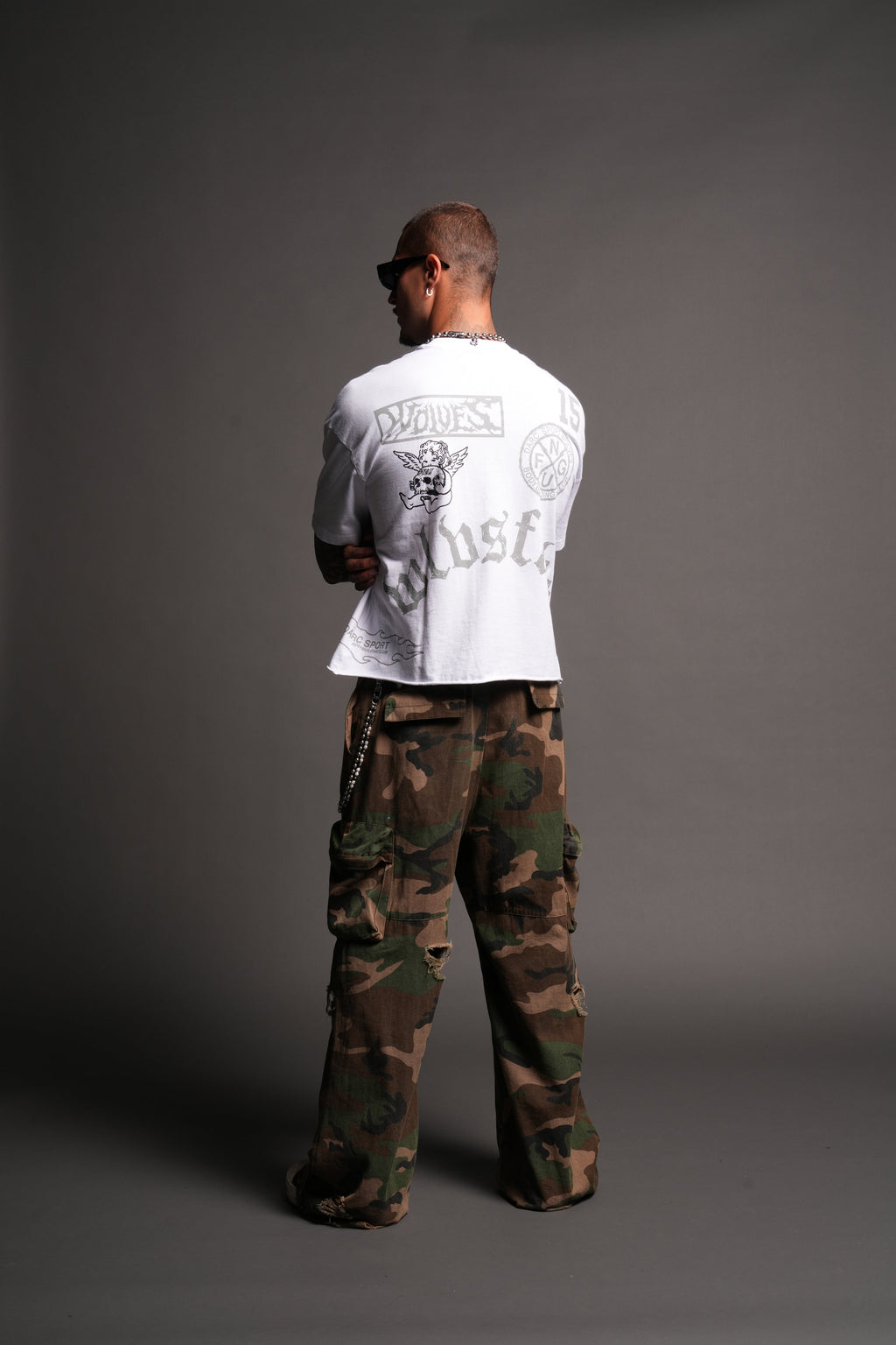 Flash Core Grunge Mid Length Raw Hem Tee In White - imagem 6