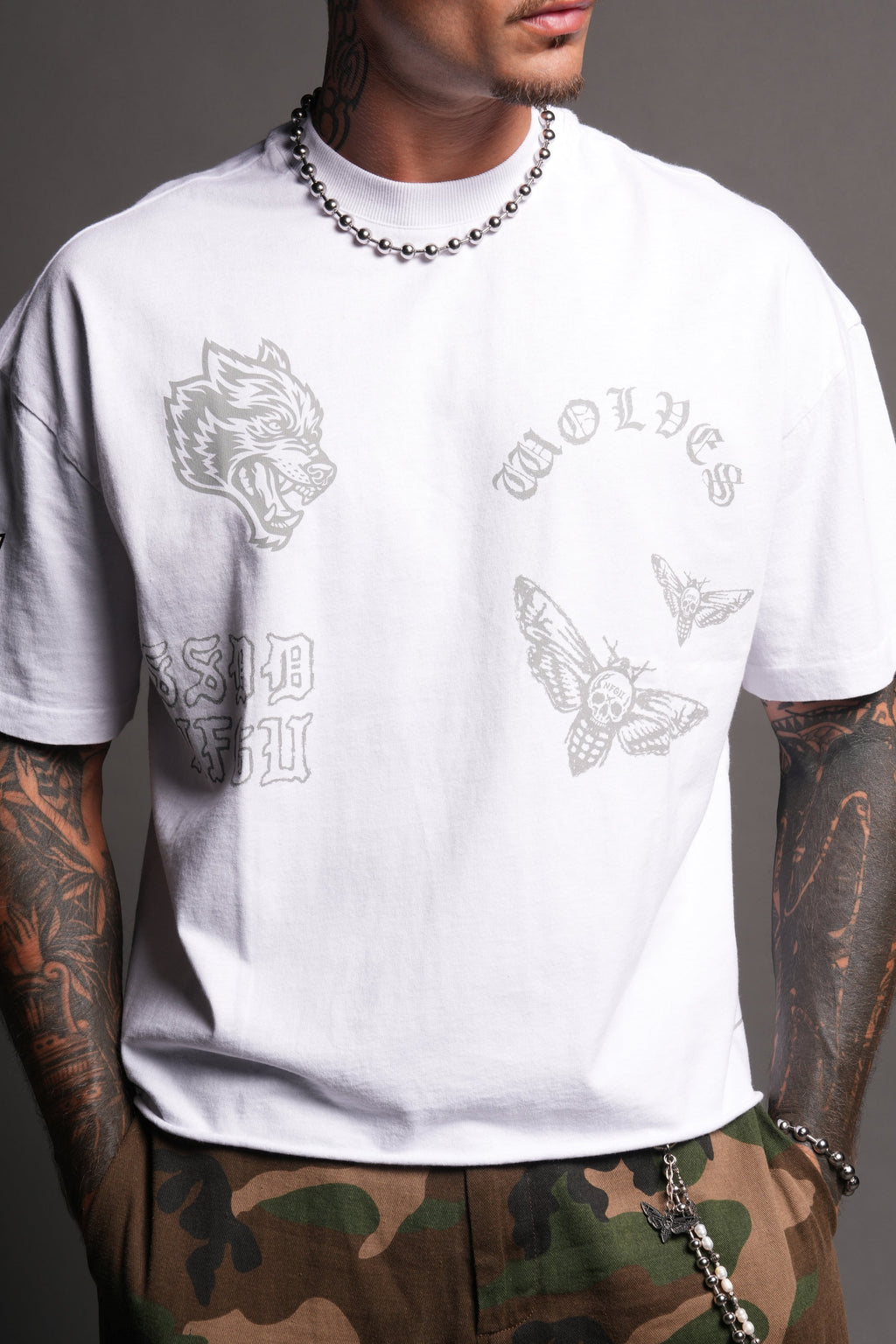 Flash Core Grunge Mid Length Raw Hem Tee In White - imagem 7