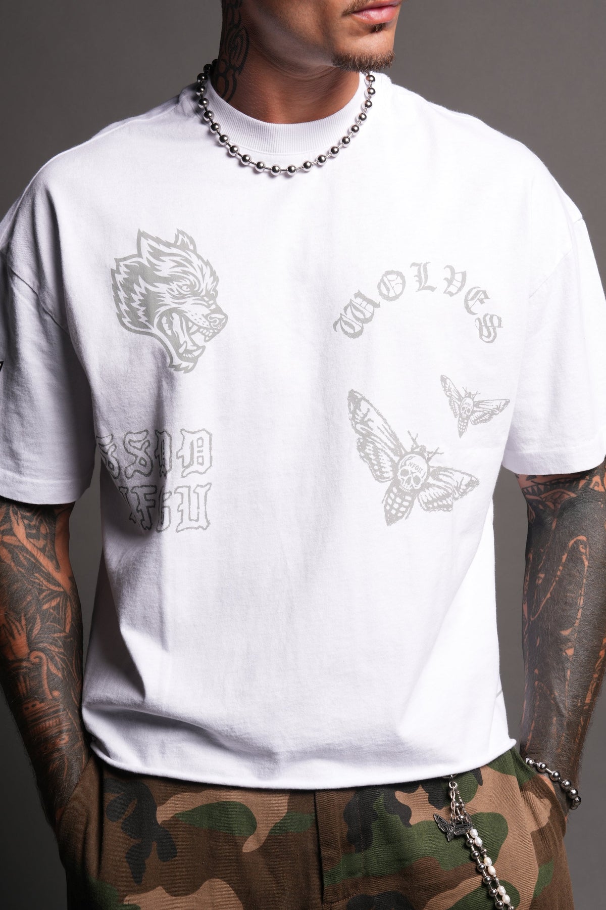 Flash Core Grunge Mid Length Raw Hem Tee In White - imagem 7