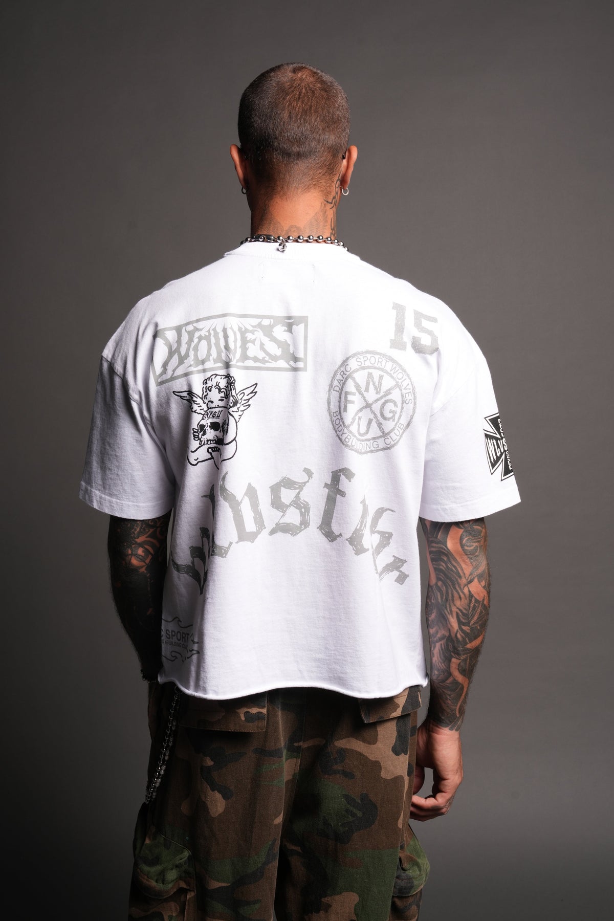 Flash Core Grunge Mid Length Raw Hem Tee In White - imagem 2