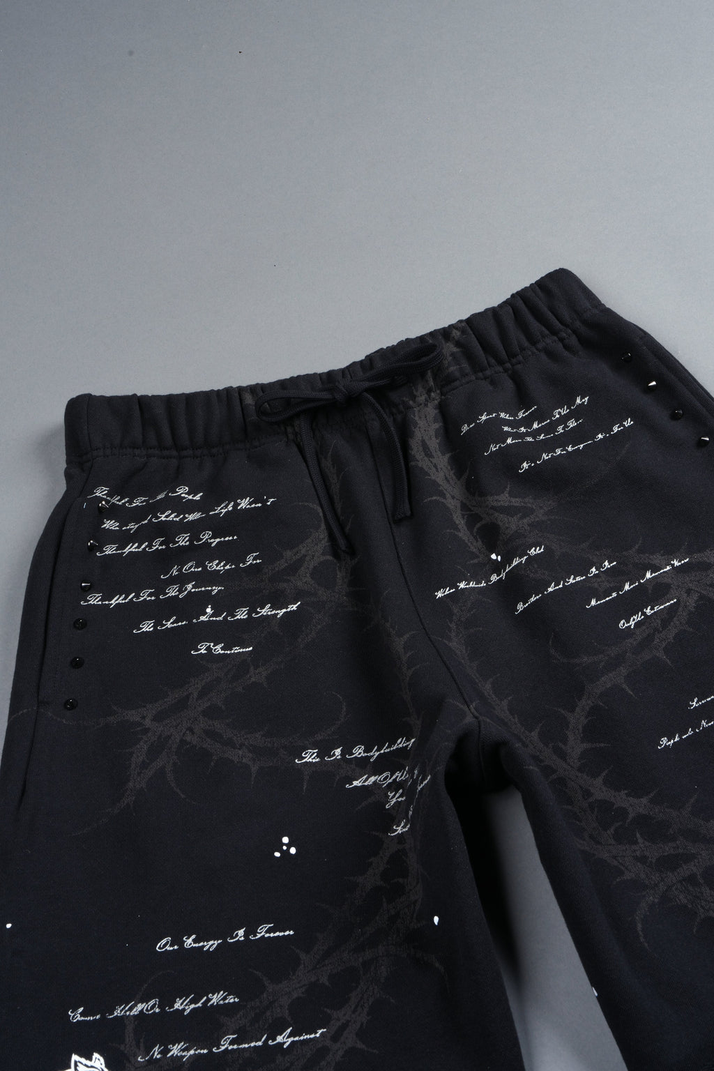 Thorns Frvr Grunge Oversized Raw Hem Post Lounge Sweat Shorts In Black - imagem 4