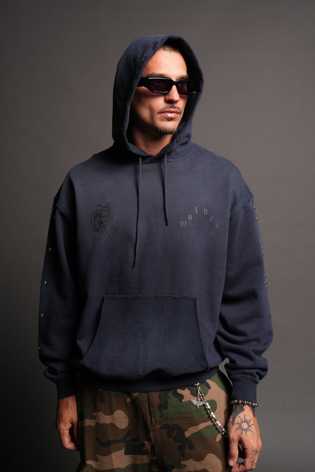 Wolves Heritage Grunge Moatis Hoodie In Navy Sun Fade - imagem 4