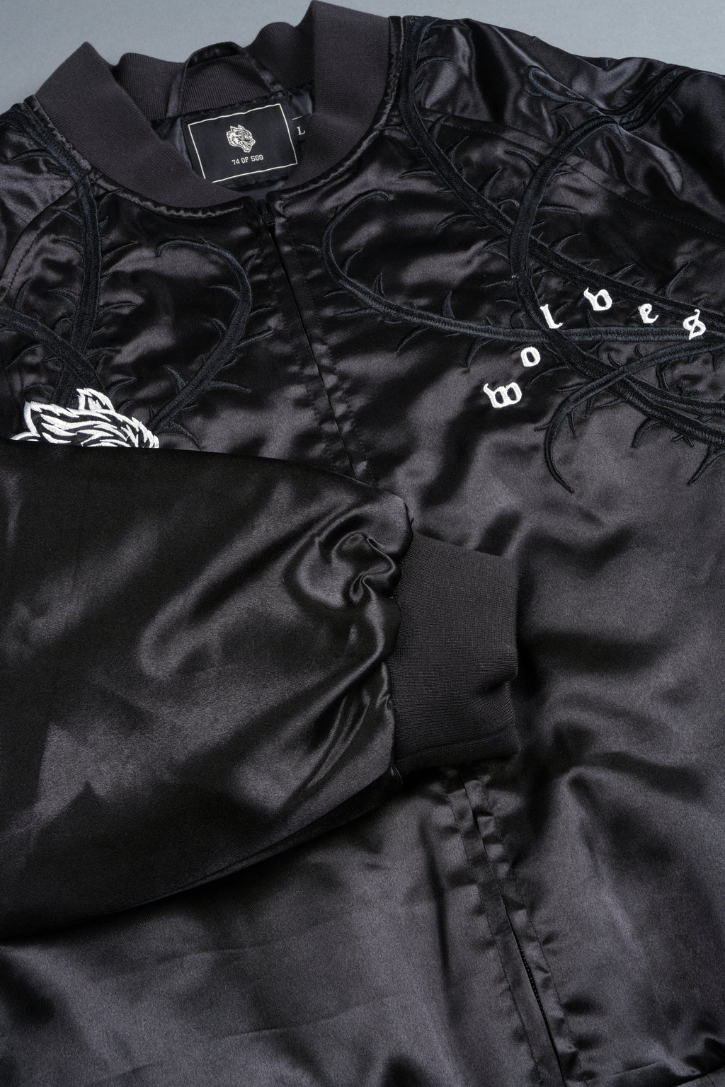 Thorns Frvr Cropped Satin Bomber Jacket In Black - imagem 5