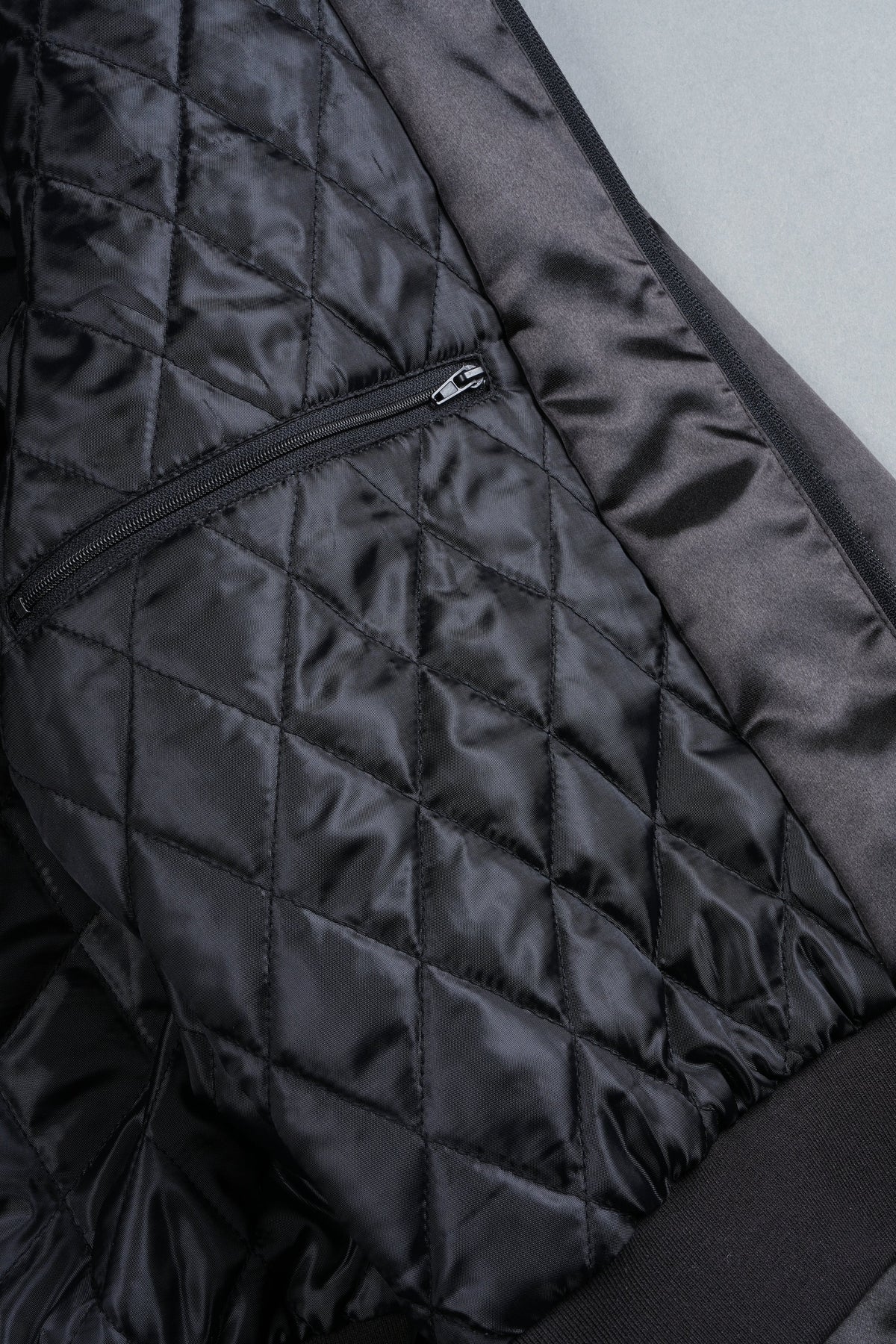 Thorns Frvr Cropped Satin Bomber Jacket In Black - imagem 6