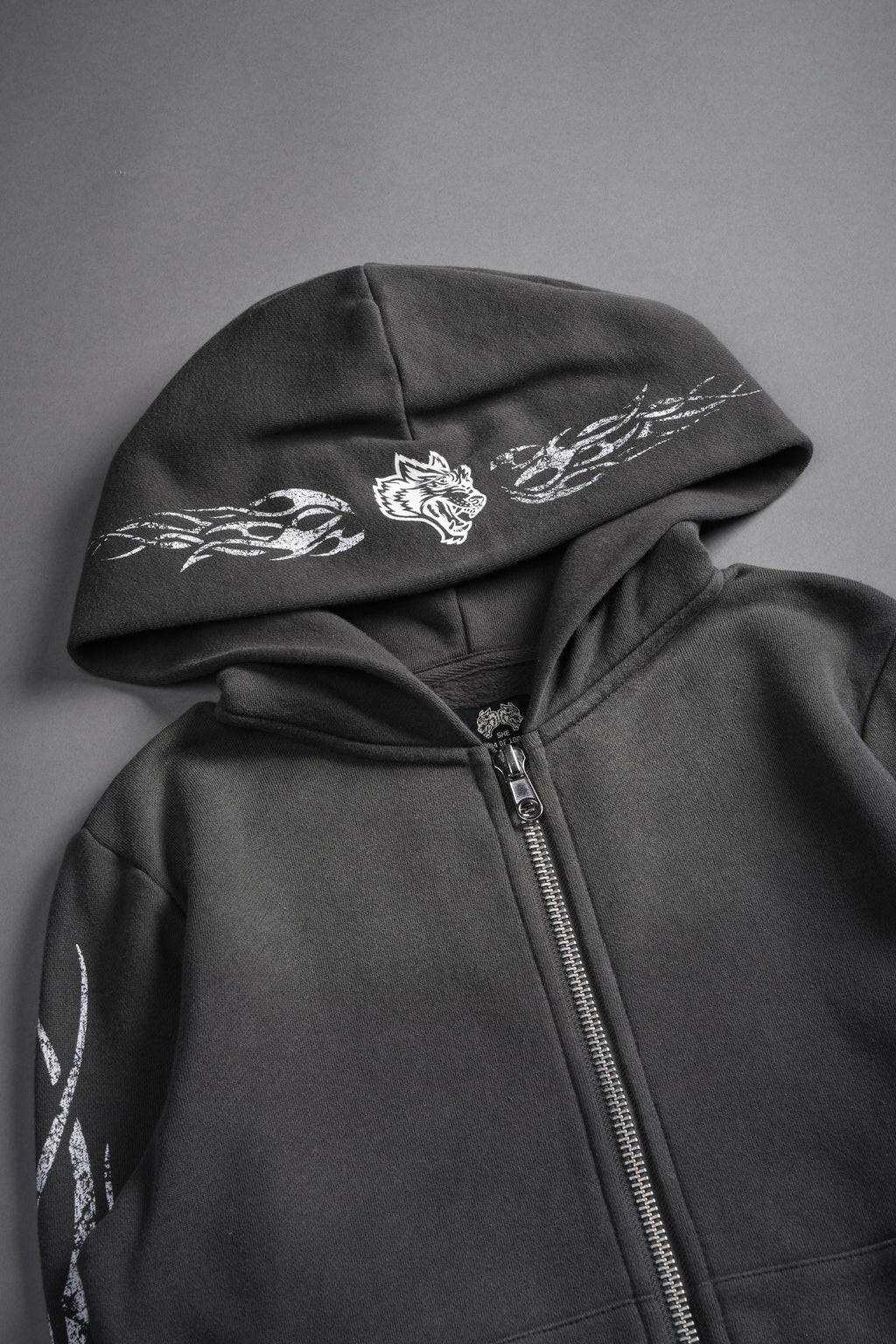 Finite Flame "Iris" Zip Up She Hoodie in Wolf Gray Drift Wash — imagem 10