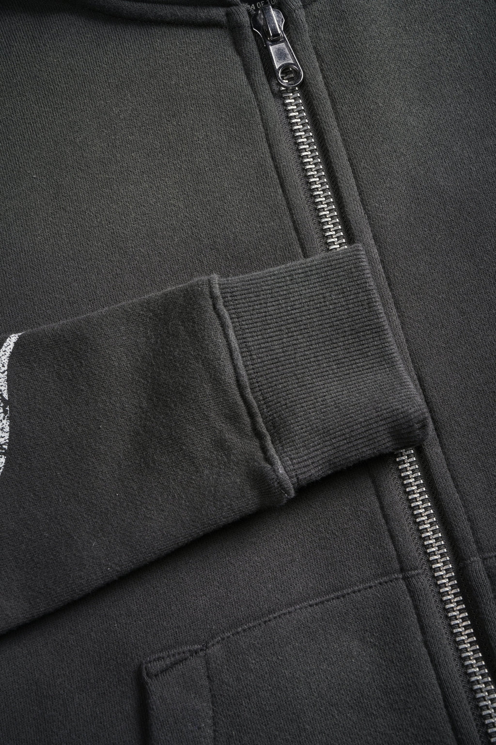 Finite Flame "Iris" Zip Up She Hoodie in Wolf Gray Drift Wash — imagem 11