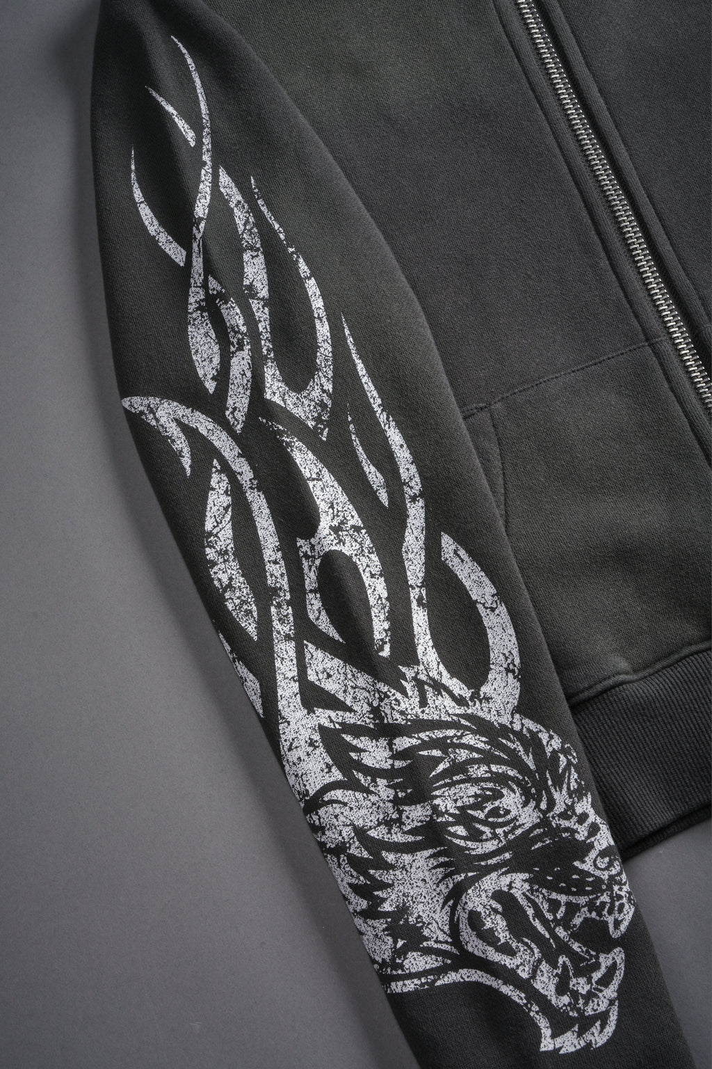 Finite Flame "Iris" Zip Up She Hoodie in Wolf Gray Drift Wash — imagem 12