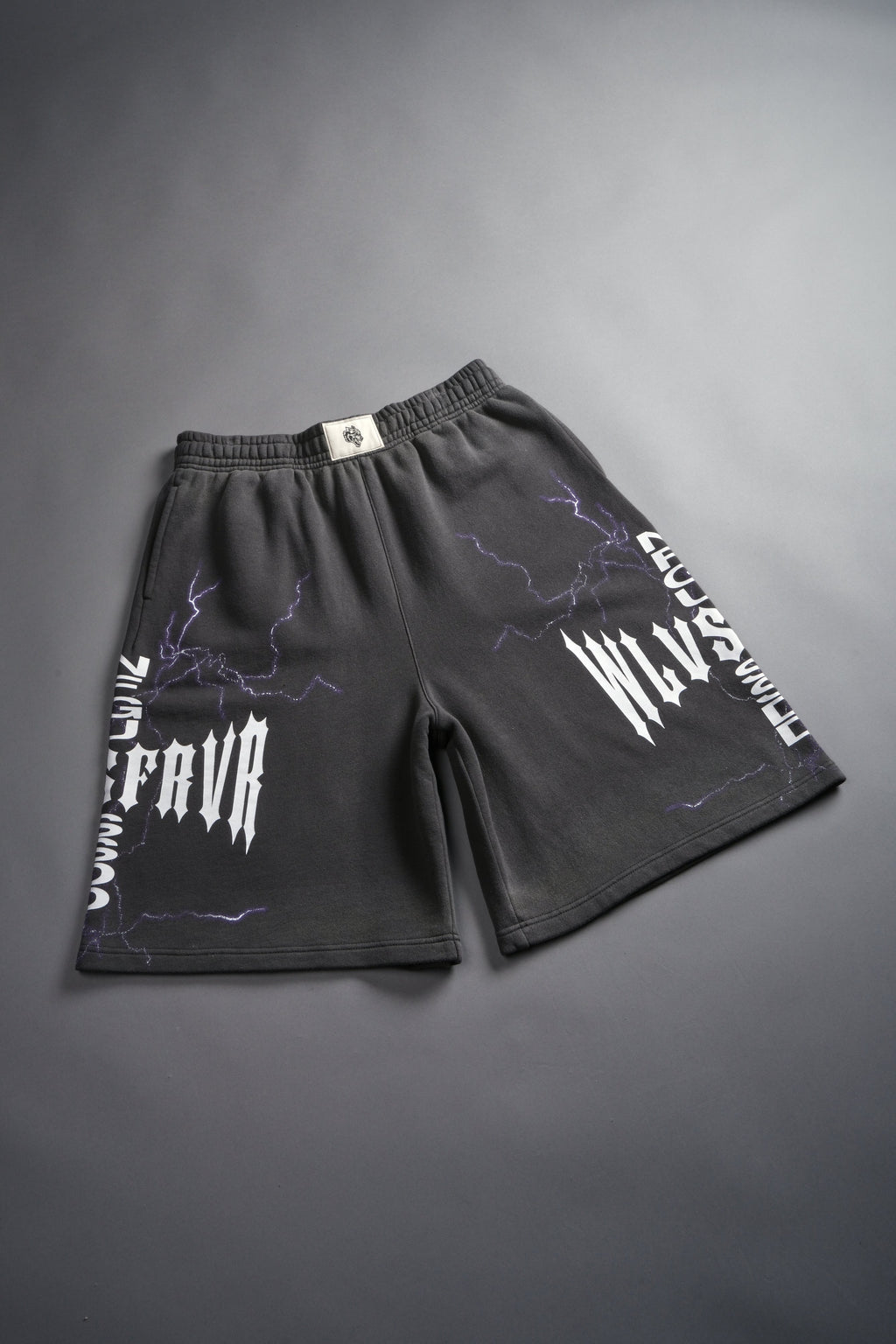 Iron Code Oversized Osiris Sweat Shorts in Wolf Gray Drift Wash — imagem 6