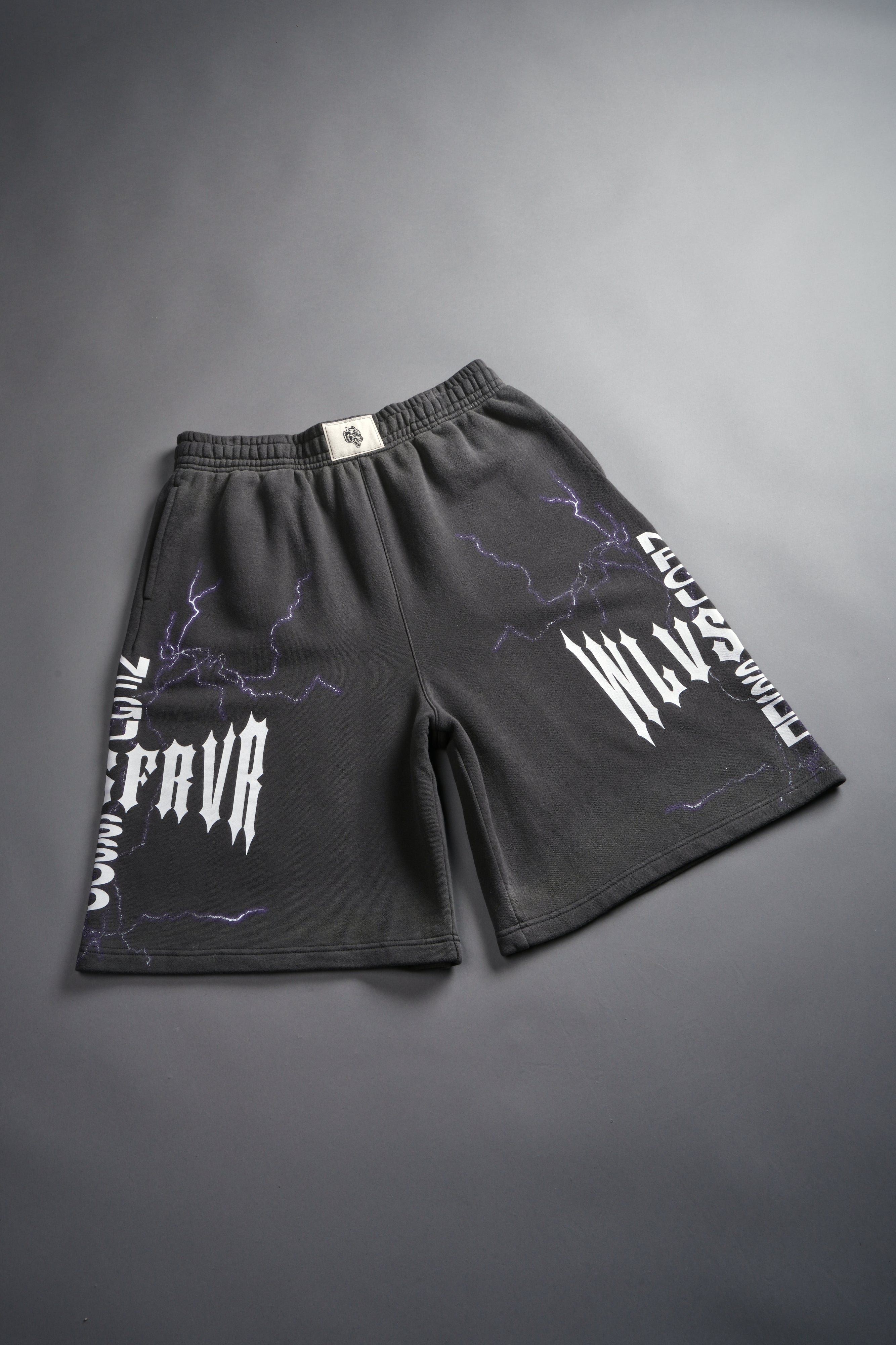 Iron Code Oversized Osiris Sweat Shorts in Wolf Gray Drift Wash — imagem 6