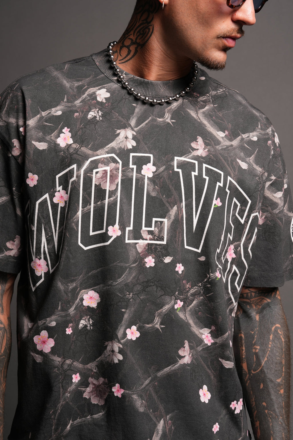Loyalty Sakura Grunge Mid Length Raw Hem Tee In All Of Us Camo - imagem 5