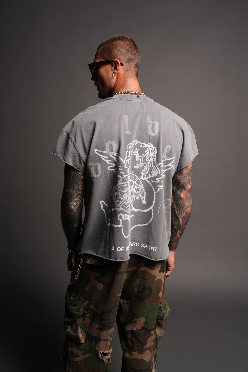 Wolves Club Cherub Grunge Mid Length Raw Hem Cap Sleeve Tee In Slate Gray - imagem 4