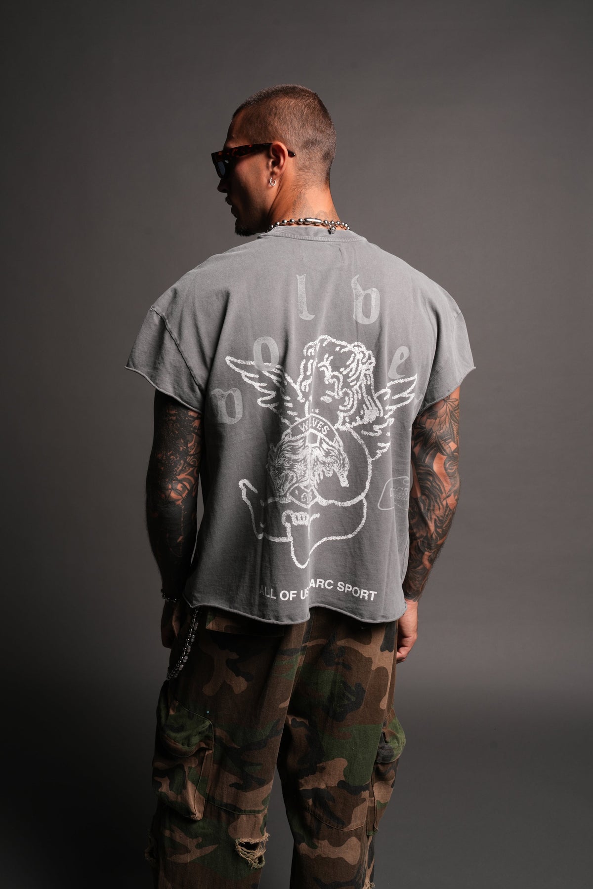 Wolves Club Cherub Grunge Mid Length Raw Hem Cap Sleeve Tee In Slate Gray - imagem 4