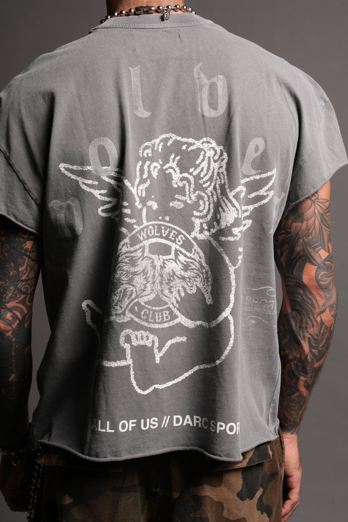 Wolves Club Cherub Grunge Mid Length Raw Hem Cap Sleeve Tee In Slate Gray - imagem 6
